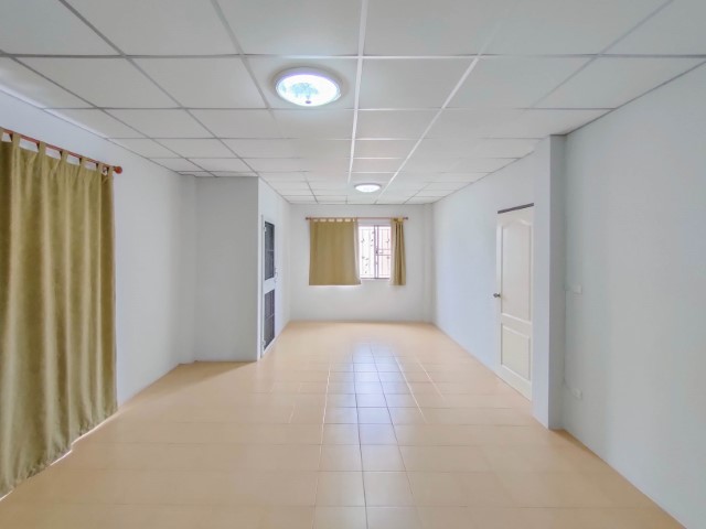 *****ทาวน์เฮ้าส์มือสองย่านนนทบุรี ม.ออมธนา ชัยพฤกษ์-วงแหวน #หลังมุม เนื้อที่กว้างขวางถึงเกือบ 79 ตร.ว. ฟังก์ชันจัดเต็ม 3 ห้องนอน 4 ห้องน้ำ 2 ที่จอดรถ หลังใหญ่ พื้นที่เยอะ ต่อเติมหลังบ้านอย่างดี บนทำเลดี เชื่อมต่อถ.กาญจนาภิเษก ใกล้ทางด่วน "ศรีรัช"